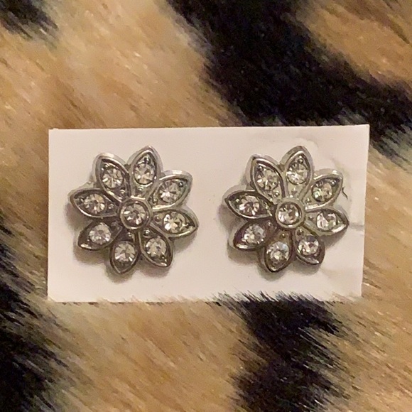 NEW 💗 Crystal Sunflower Silver earrings 🌻 - Picture 4 of 4